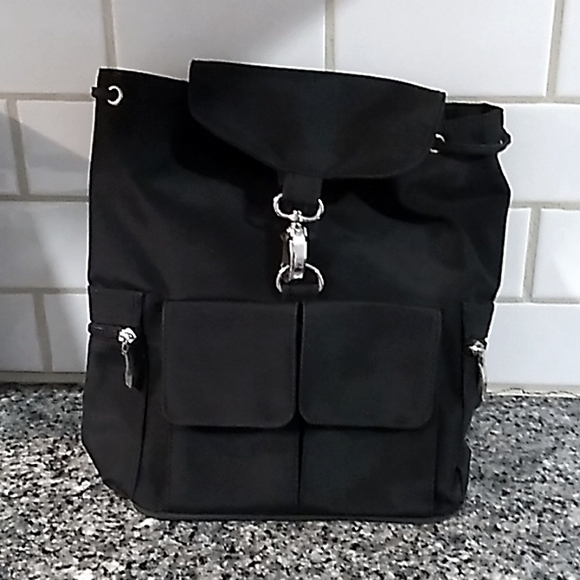 unknown Handbags - Black Medium Flap Backpack Bag.